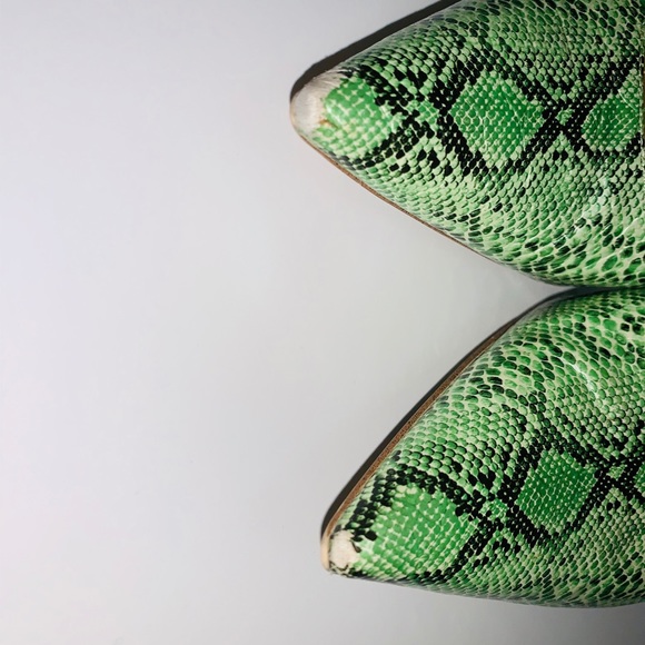 Bakers Green Snakeskin Stiletto Pointy Toe Pump - Picture 5 of 6